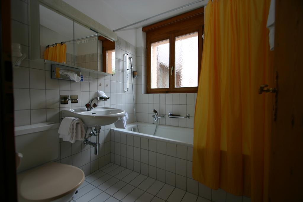 Hotel Poestli Maloja Rum bild